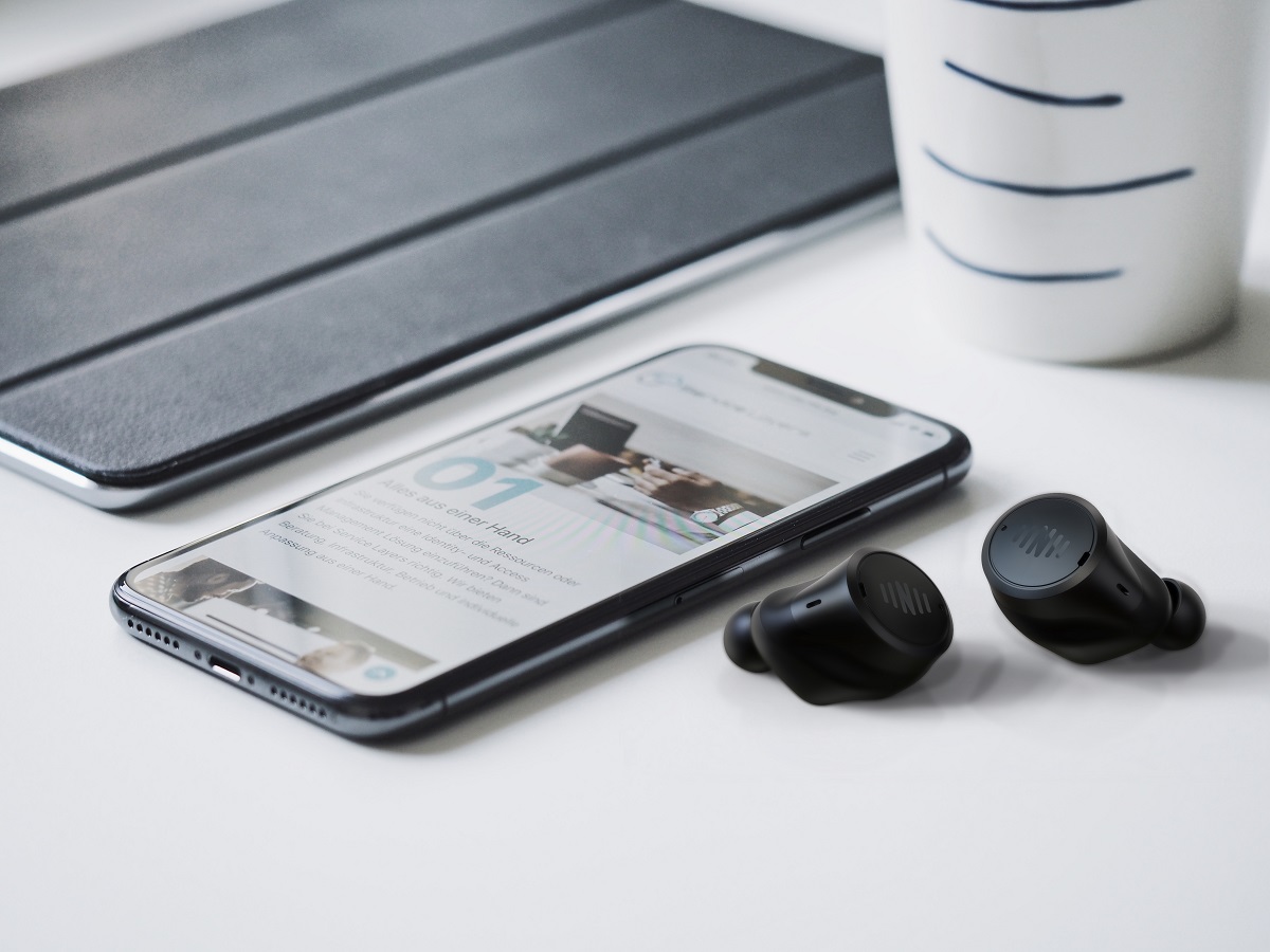 Nuheara's IQbuds2 Max earbuds use AI to personalize a